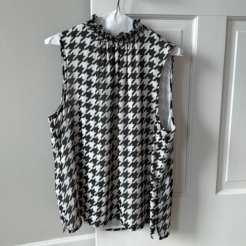 Vince Camuto Houndstooth Sleeveless Top